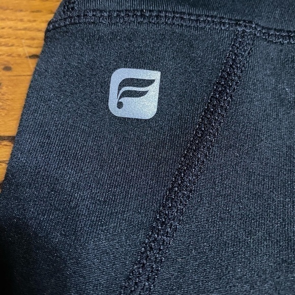 Fabletics Black Crop Rose Gold StripeSize … - Picture 5 of 5